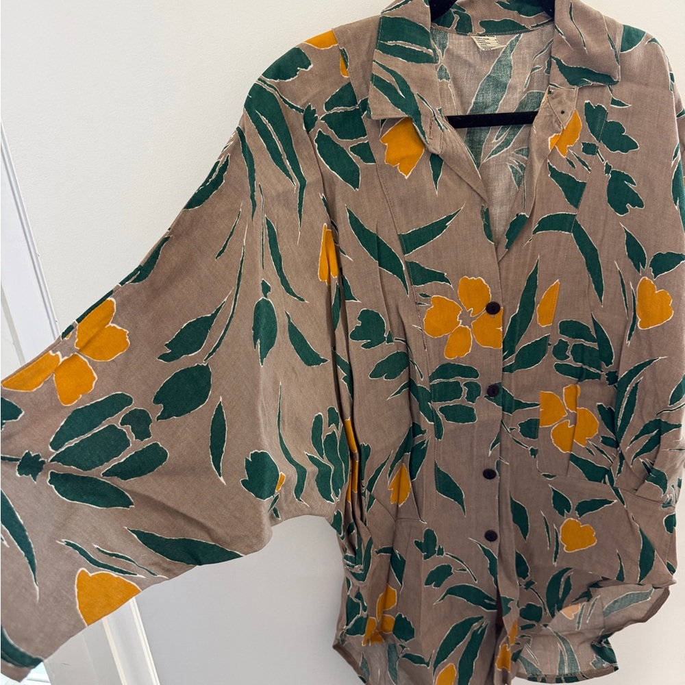Vintage Floral Graphic-Top Purchased in Paris - Picture 5 of 5